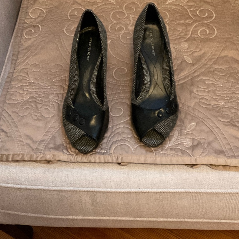 PREDICTIONS OPEN-TOE BLACK/WHITE PLAID FABRIC HEELS SIZE 8 1/2